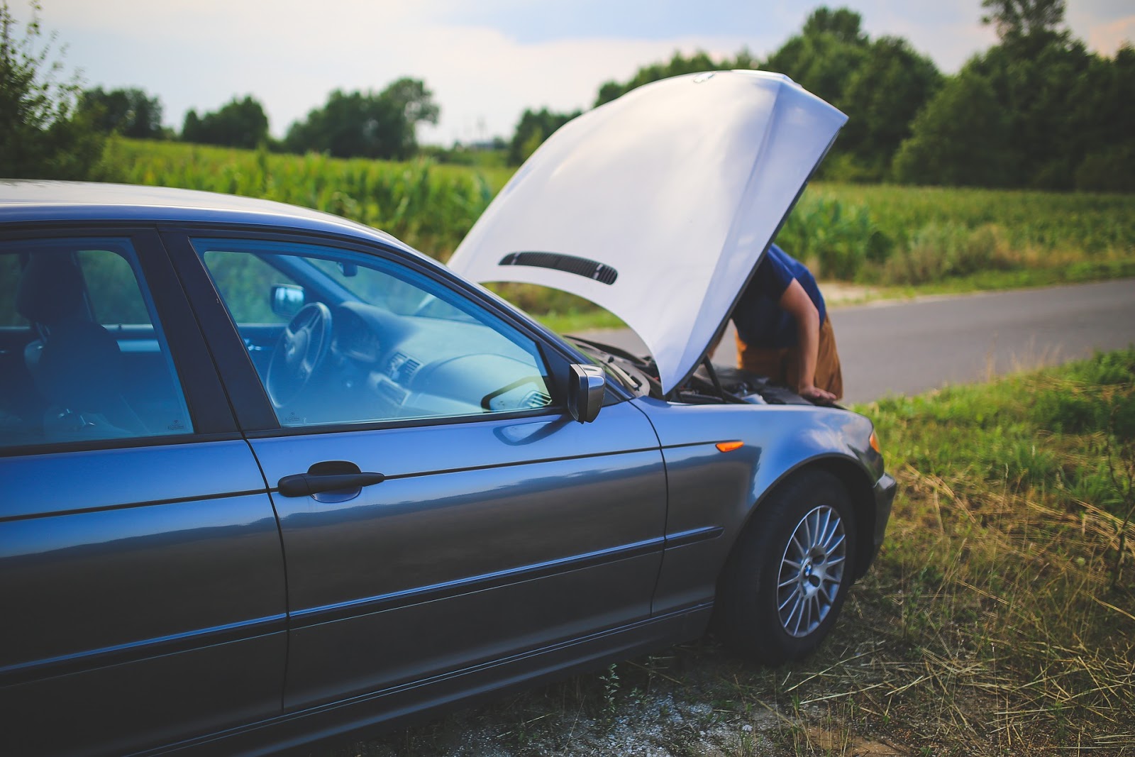 Malos hábitos que pueden llevar tu coche al taller